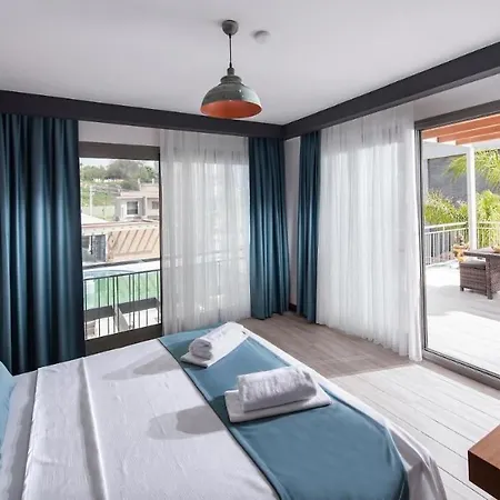 Seren Hotel By Renovu-2
