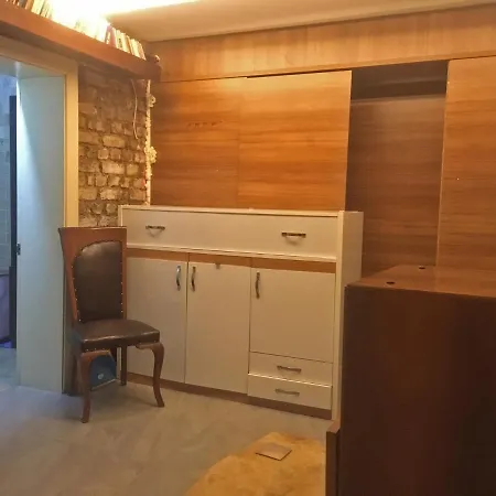 Kaboom Showroom & Guesthouse-3