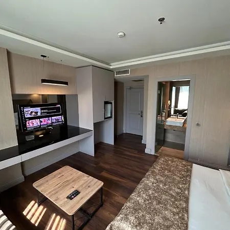 Secret Hotel-2