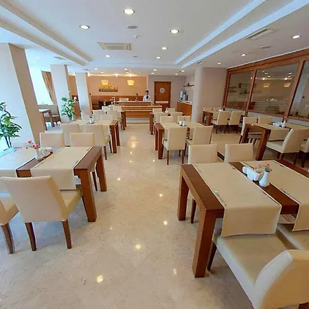 Mom Hotel-2