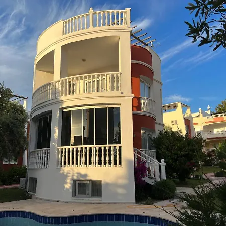 Site Icerisinde Havuzlu Villa-2