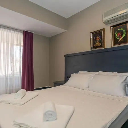 Oeluedeniz 1+1 Yuezme Havuzlu Ve Jakuzili Modern Yazlik-3