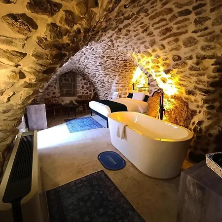 Tugmaner Small House Ajar-3