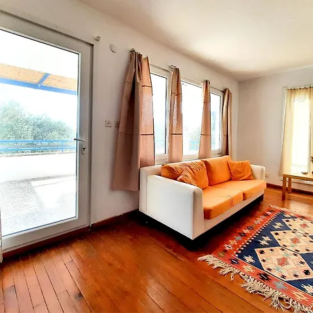 Ada-Art Guesthouse Design Rooms Next To Beach-3