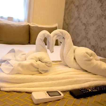 Honey Hotel-2