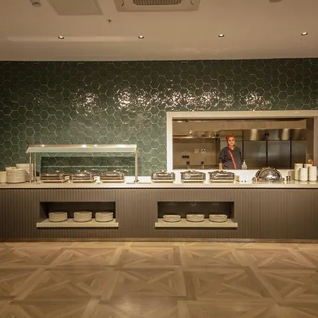 V Center Hotel-2