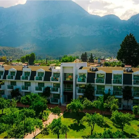 Omorfi Garden Resort-2