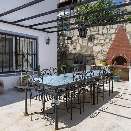 Comfortable Triplex 5 Min To The Beach With Garden In Bodrum-3