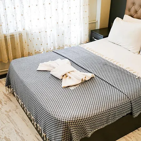 Paradise Hotel-2