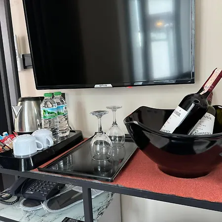 The Queen Airport Hotel-Round Trip Airport Service-3