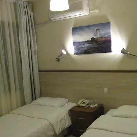 Hotel Crowded House-2