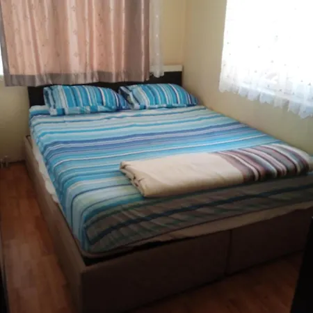 Be My Guest - Homestay Apartments Guest Houses Sleeping Rooms-2