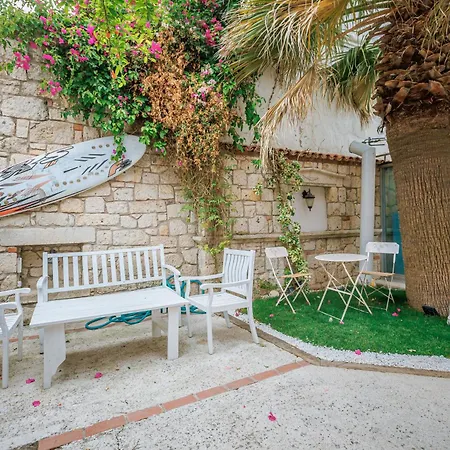 Erendira Hotel - Special Category-3