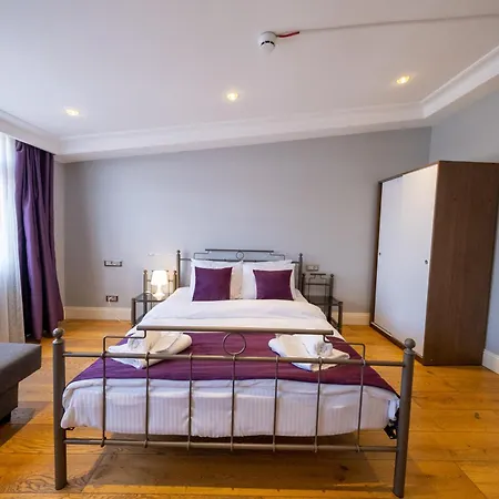 Hotel Suite By Frame-3