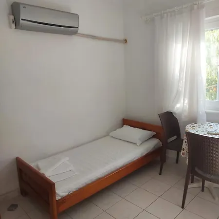 Rose Pension-3