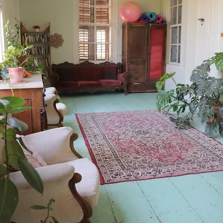 Lotus Garden Hostel Izmir-2