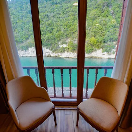 Hill River Hotel-3