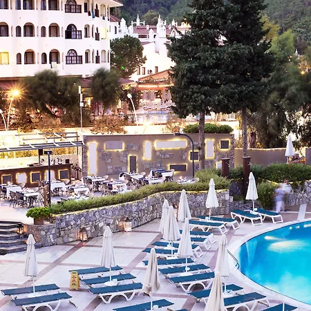 Marti La Perla (Adults Only)-3
