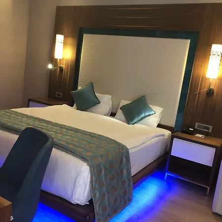 Ramada Hotel & Suites By Wyndham Kusadasi-3
