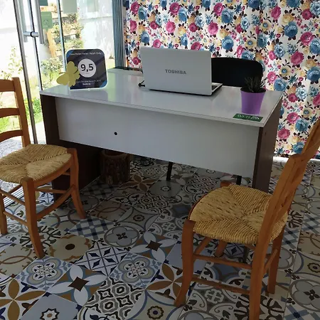 Casa Pallet Hotel (Adults Only)-3