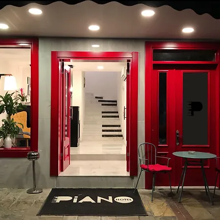 Piano Hotel-2