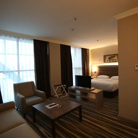 Hotel Excellence Inn-2