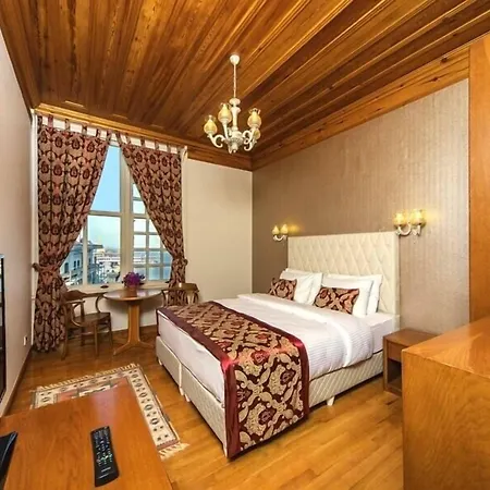 Mom Hotel-2