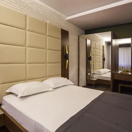 Maxuite Hotel In Home-2