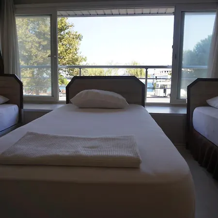 Boss Hotel-3
