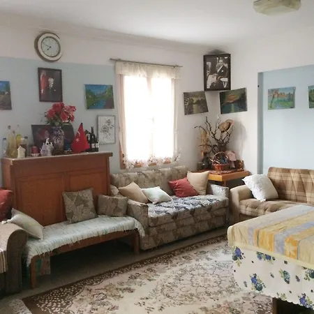 Parmis Rooms-2