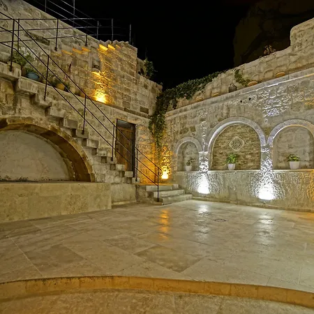 Risus Cave Suites-2