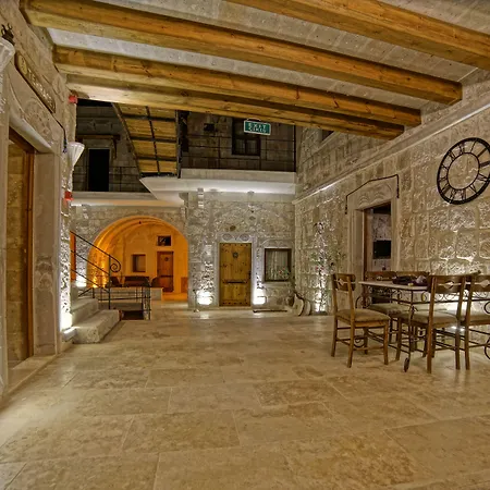 Risus Cave Suites-3