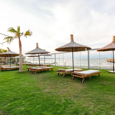 Anda Beach Bistro & Rooms-3