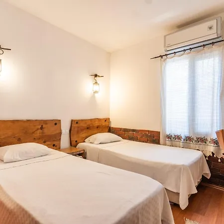 Amazon Petite Palace-2