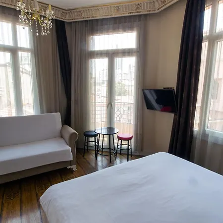 Iq Hotel-3
