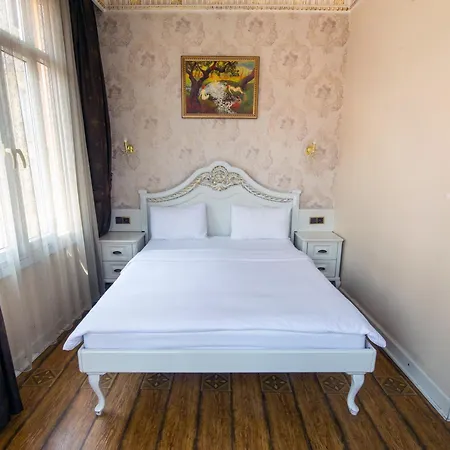 Iq Hotel-2