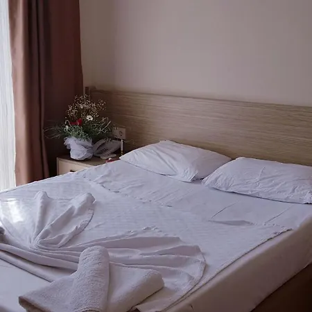 Larsens Suit Hotel-2