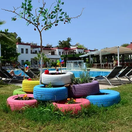 Club Cherry Hotel & Family Suites-3