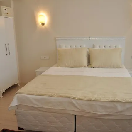 Huxley Hotel And Aparts Old City-2