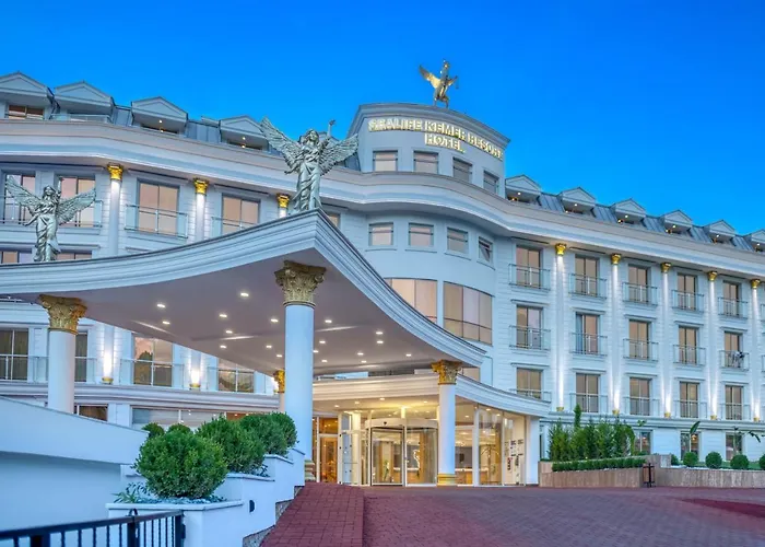 Готелі в Кемер