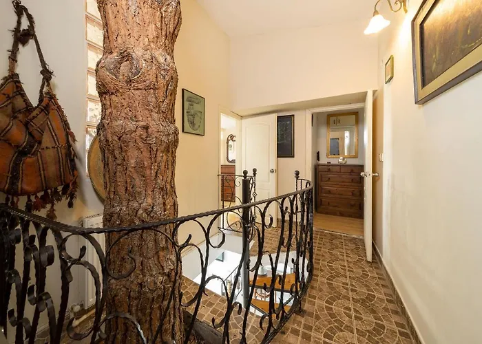 Private House With Tree Inside Near Sea In Maltepe Hotel Istanbul