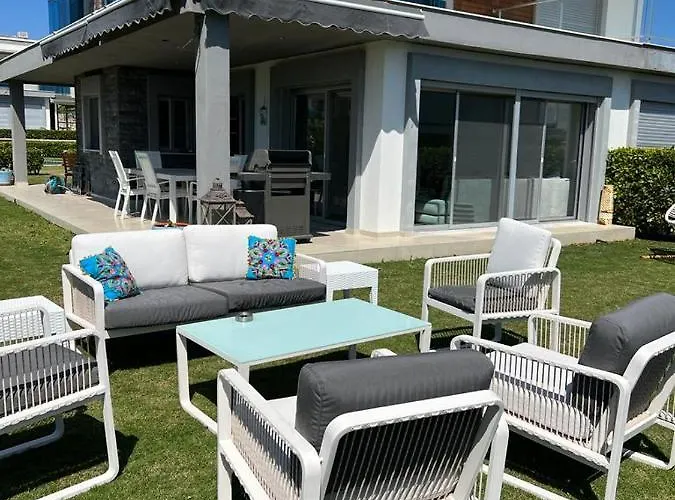 Boetiek Deniz Manzarali Luks Site Icinde Havuzlu Ozel Bir Villa Çeşme