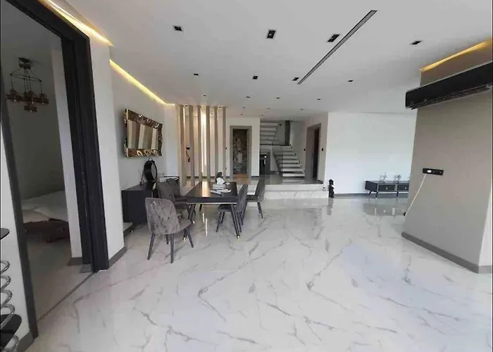 Ocean Water Pool Luxury Smart Villa Estambul con Piscina