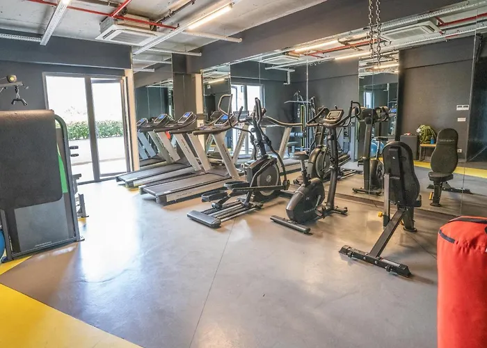 1-Bdr Apt With Poolgymwi-Fi Near Airport Metro Villa Istanboel met een Zwembad