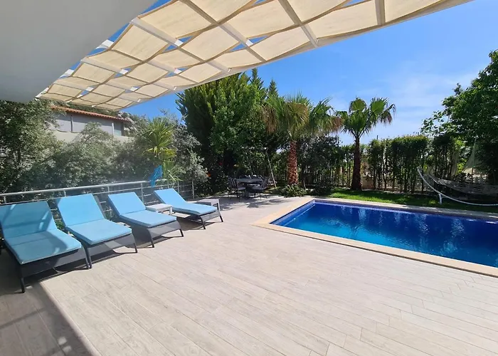 Villa With Jacuzzi And Backyard In Kalkan Fethiye