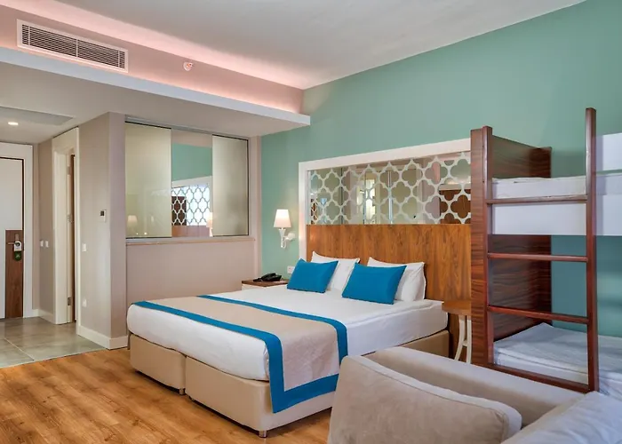 Side Crown Sunshine Hotel
