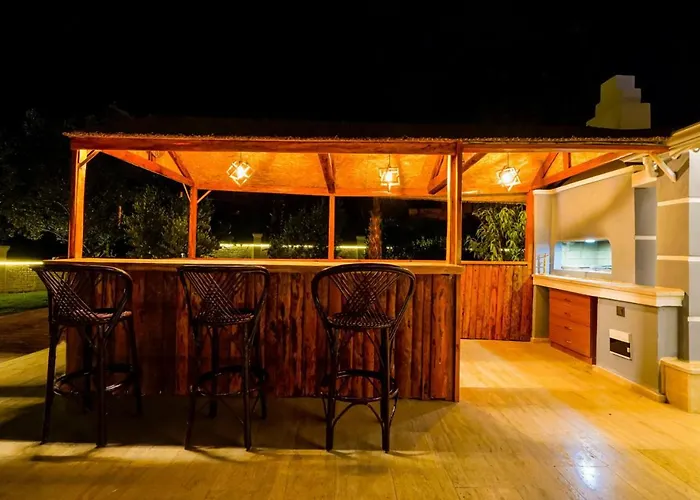 Marvelous Villa With Private Pool In Muratpasa Antalya