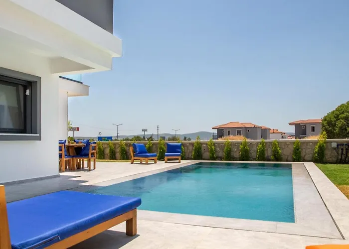 Lovely Villa With Private Pool In Alacati Cesme with Pool