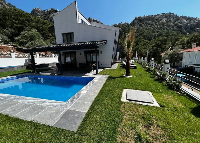 Huisdiervriedelijke Black Pearl Private Detached Villa With Pool & Seaview Turunç
