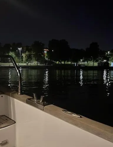 At Yesilkoey Harbour Pretty Lobste Only Accommodation Κωνσταντινούπολη